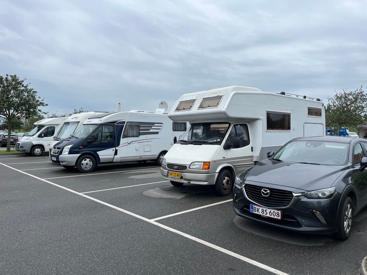 Unser Wohnmobil-Stellplatz am Rande von Ribe - ruhig und nur wenige Gehminuten von der Altstadt entfernt