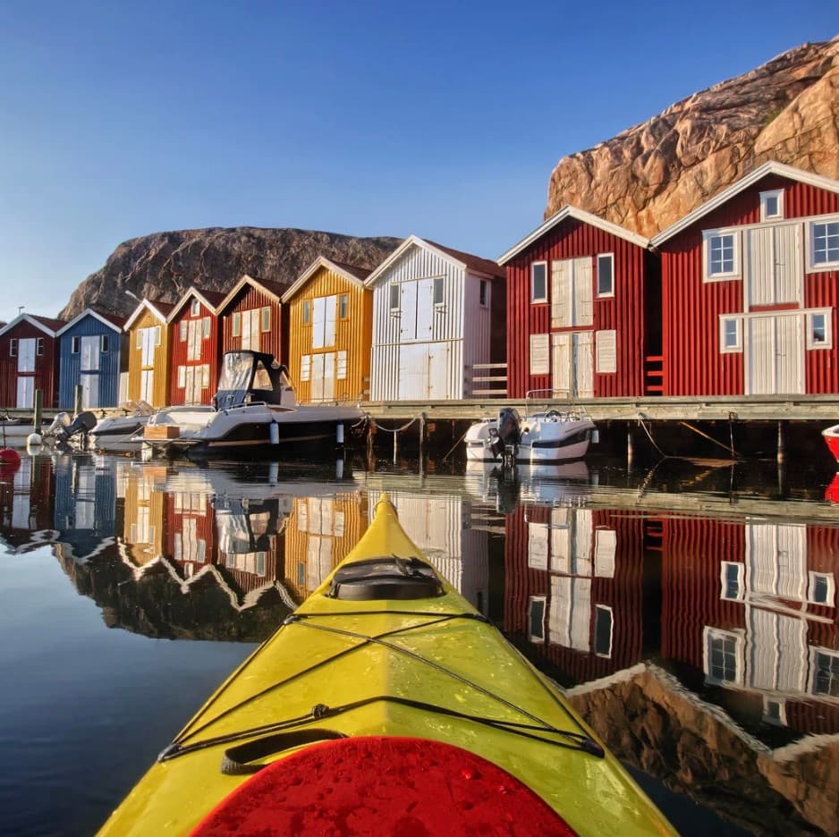 Kanufahren auf einem See in Schweden - Naturerlebnis pur
