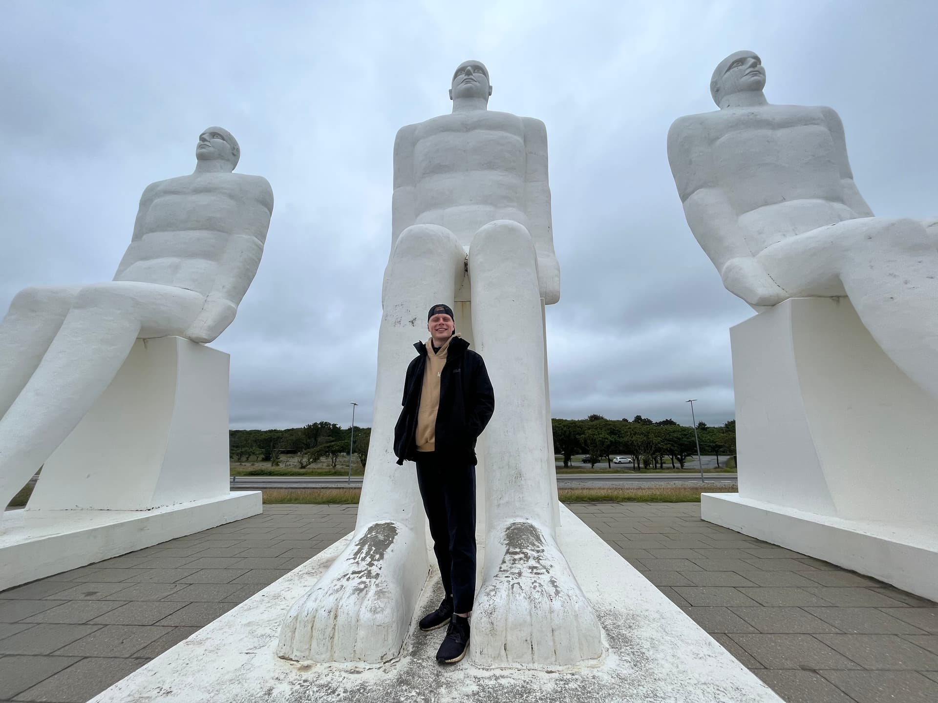 Men at Sea Monument in Esbjerg - Berühmte Sehenswürdigkeit an der dänischen Westküste