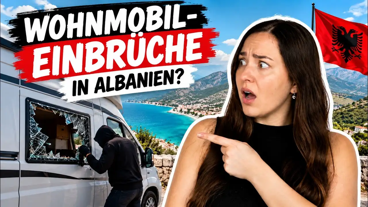 Titelbild unseres Videos „Wohnmobil-Einbrüche in Albanien?“: Lara zeigt auf eine Grafik mit eingeschlagener Camper-Scheibe, dahinter die albanische Küste