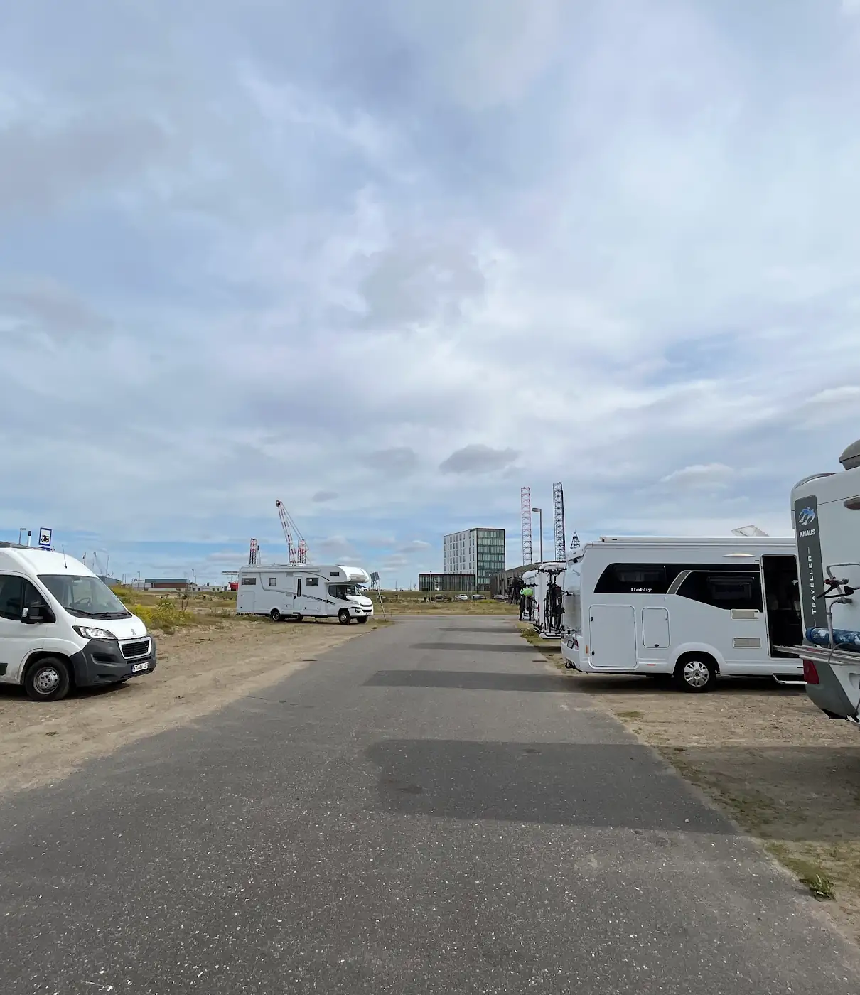 Unser Kastenwagen auf einem Stellplatz in Esbjerg