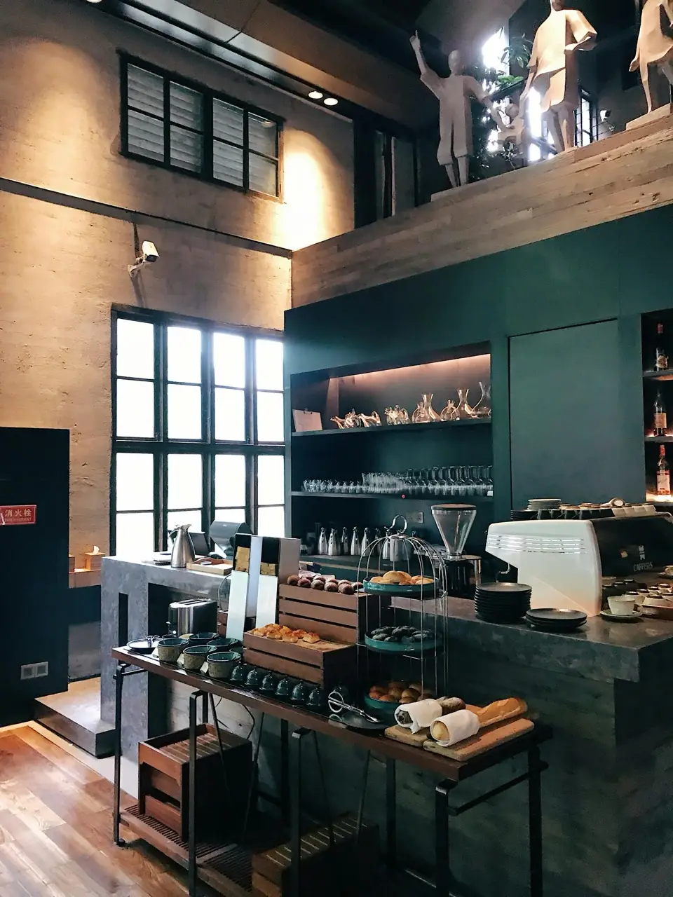 Gemütliches Café in Kopenhagen mit dänischem Gebäck - perfekt für Kaffee und Wienerbrød