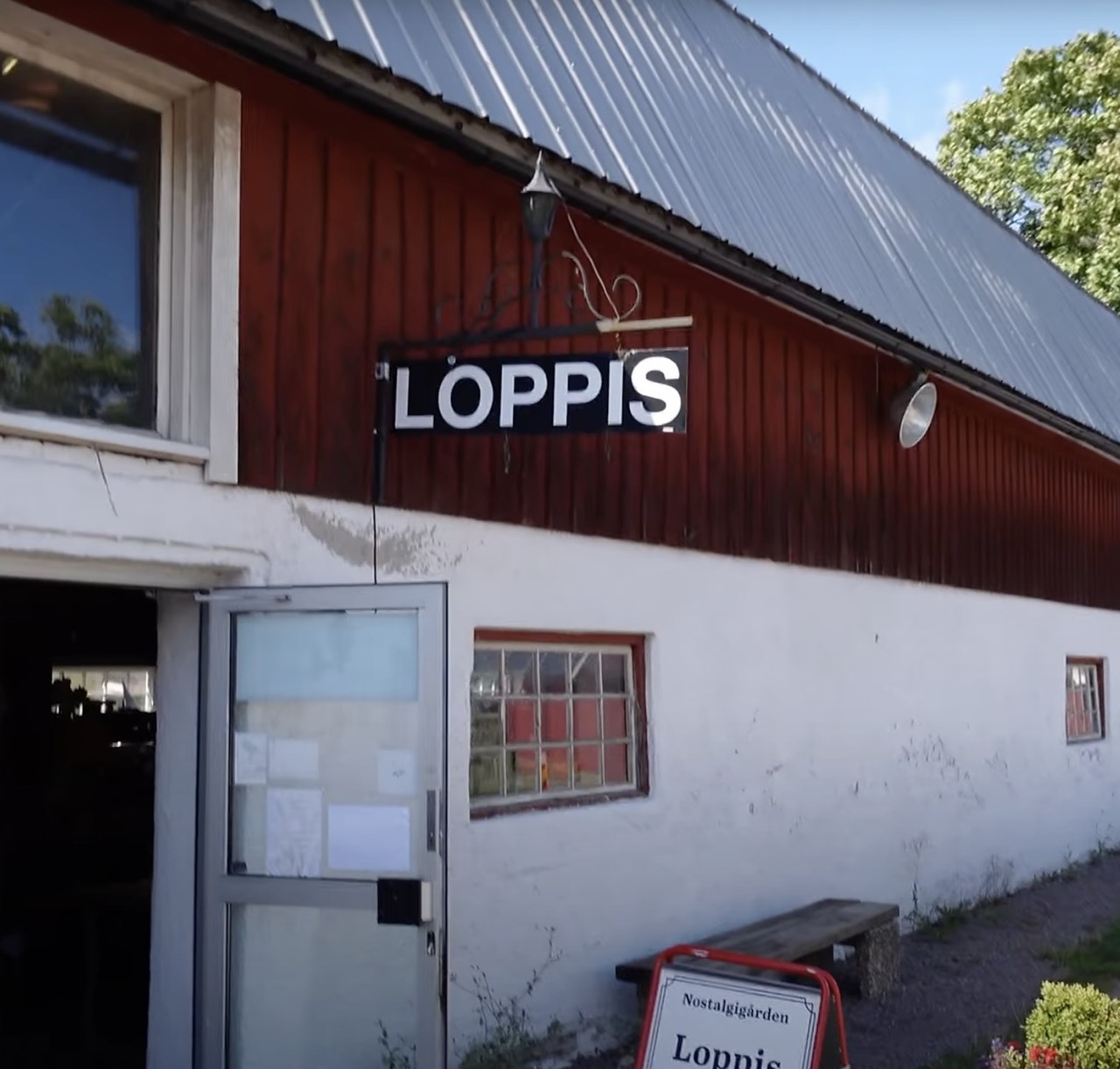 Loppis Flohmarkt auf Öland - Indoor Second-Hand Shopping