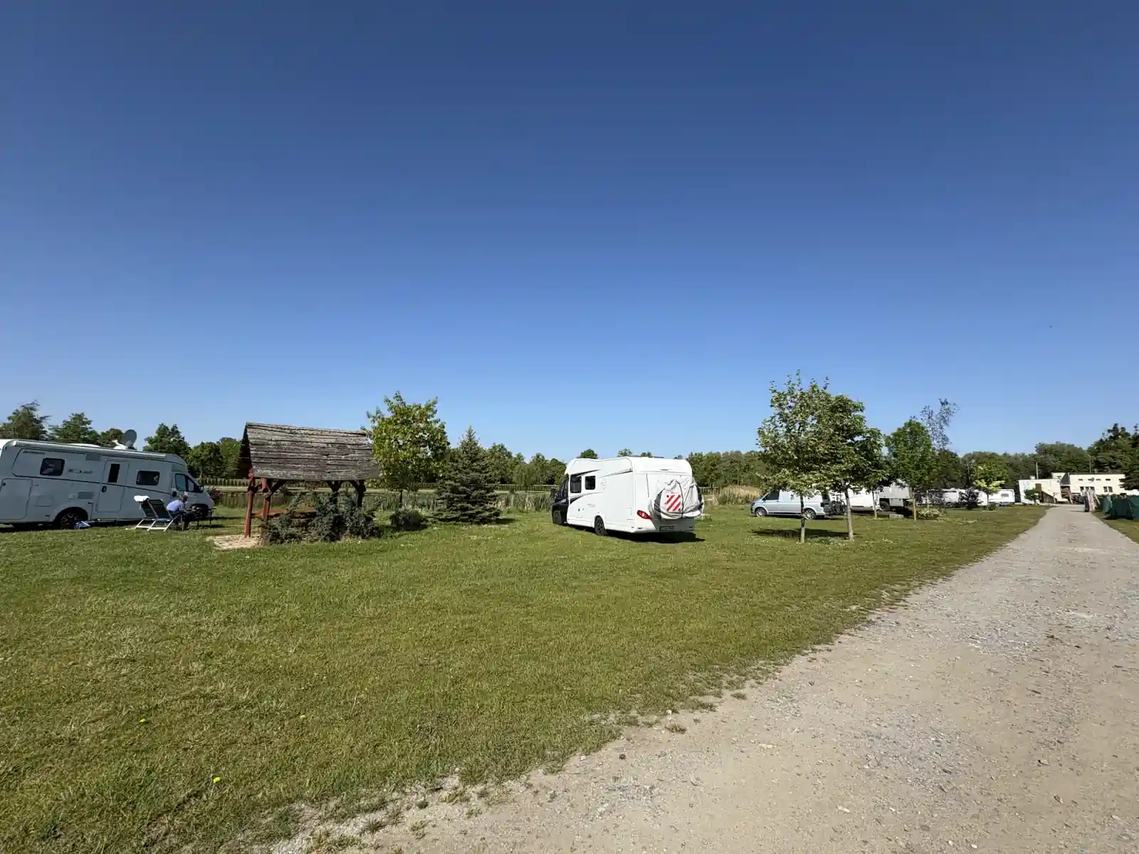 Campingwiese mit Wohnmobil in der Nähe der Marienburg