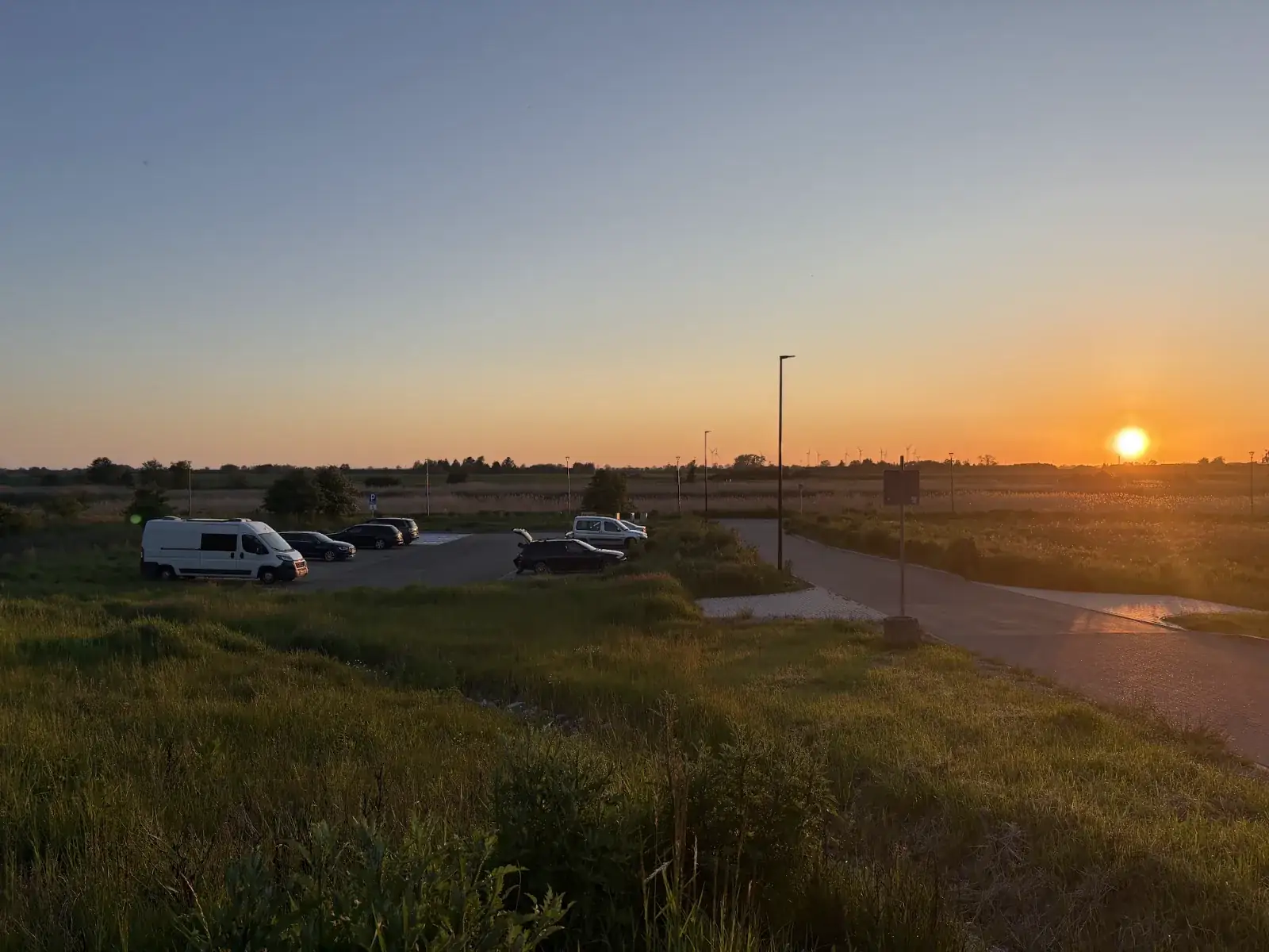 Anfahrt mit dem Wohnmobil in Richtung Malbork bei Sonnenuntergang
