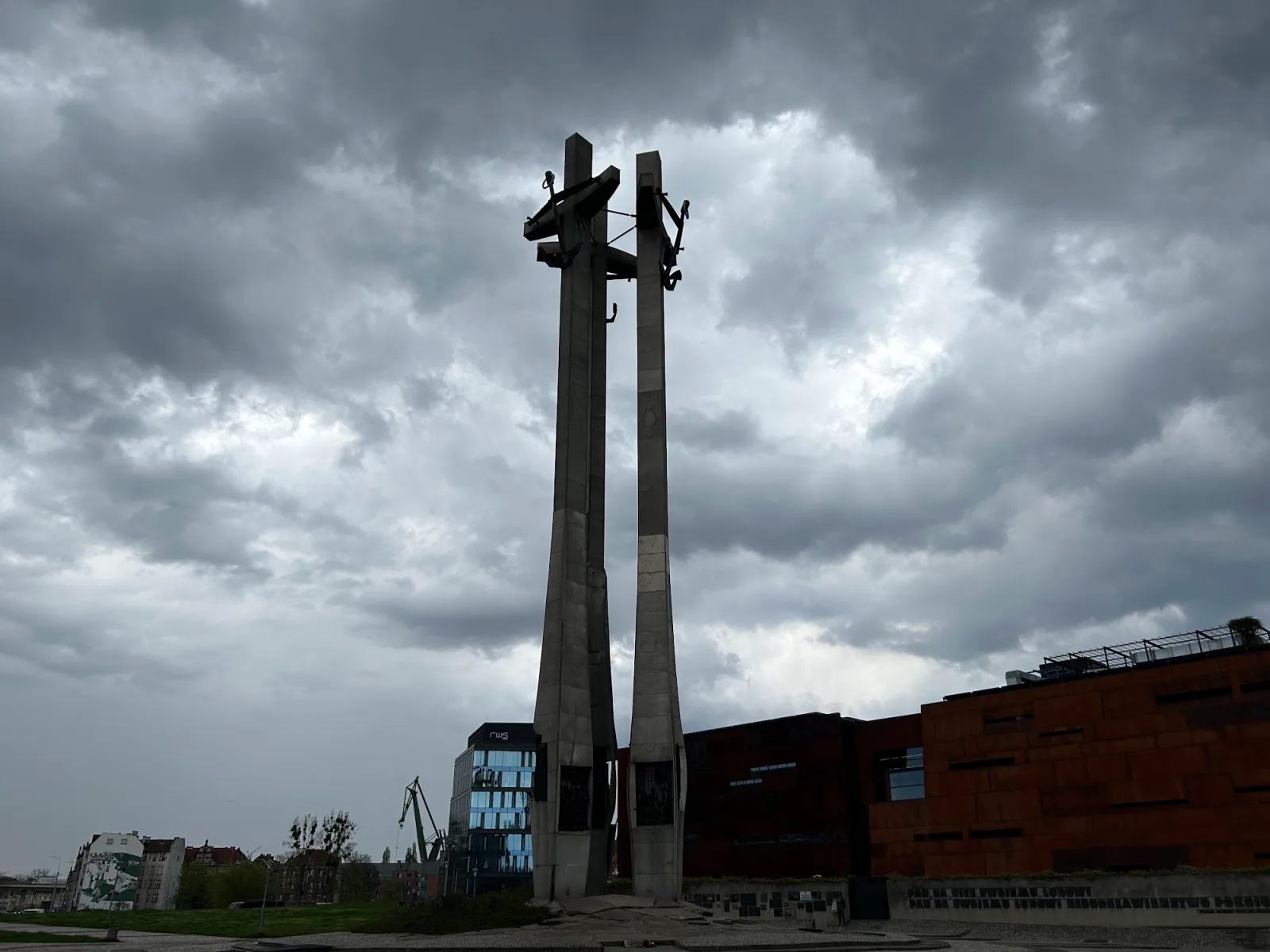Denkmal für die gefallenen Werftarbeiter 1970 vor der Danziger Solidarność-Werft