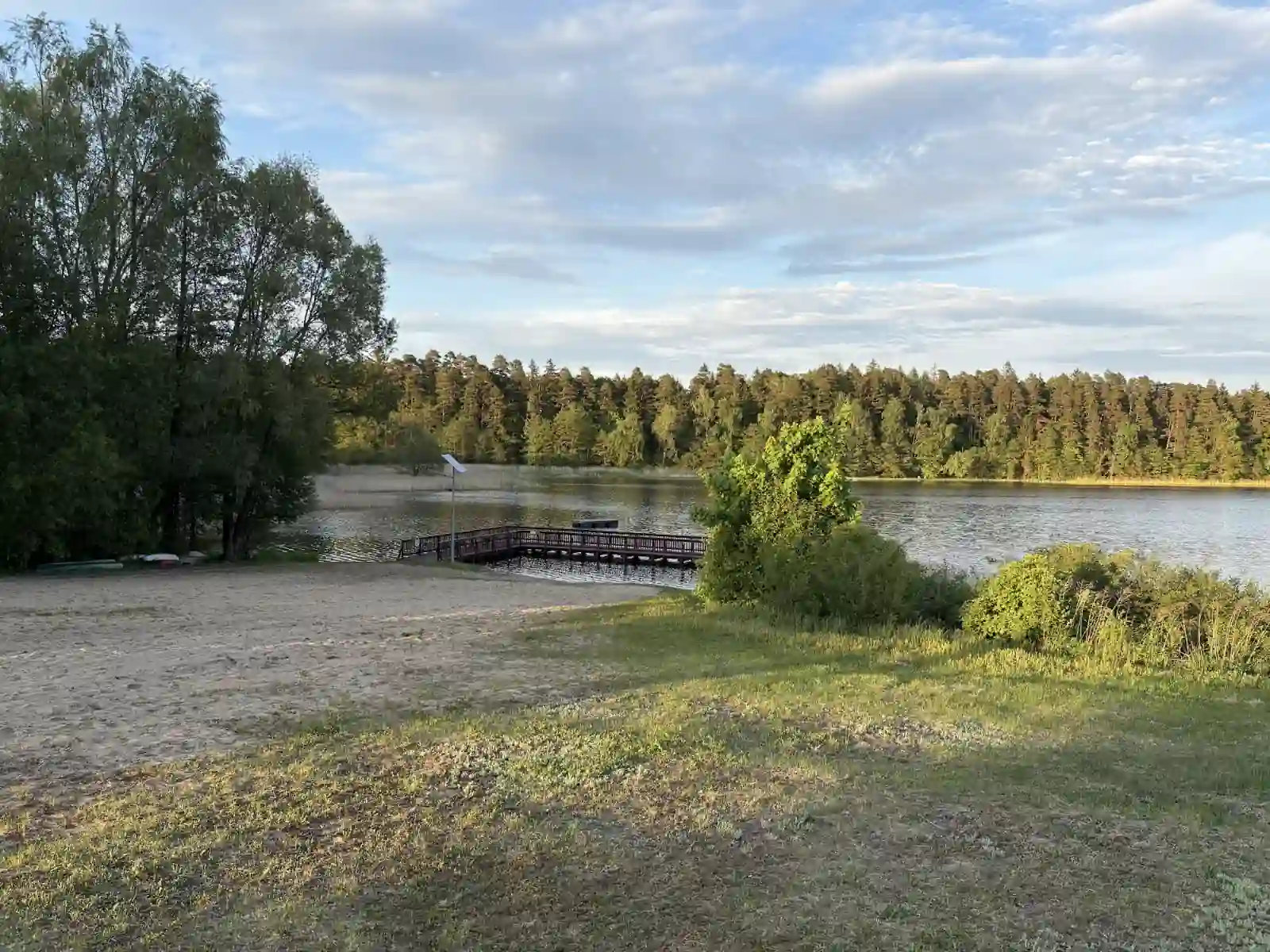 Masurische Seenplatte Wohnmobil Polen See Wald Sandstrand Naturkulisse