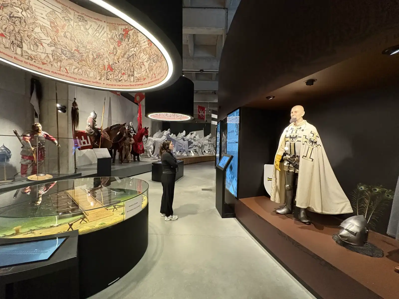 Tannenberg Museum Grunwald Ausstellung Ritterfiguren Masuren Polen Wohnmobil