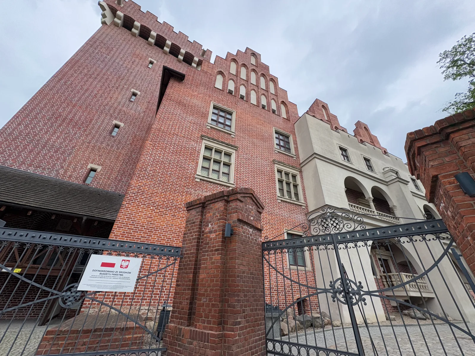 Kaiserschloss und moderne Posener Kultur