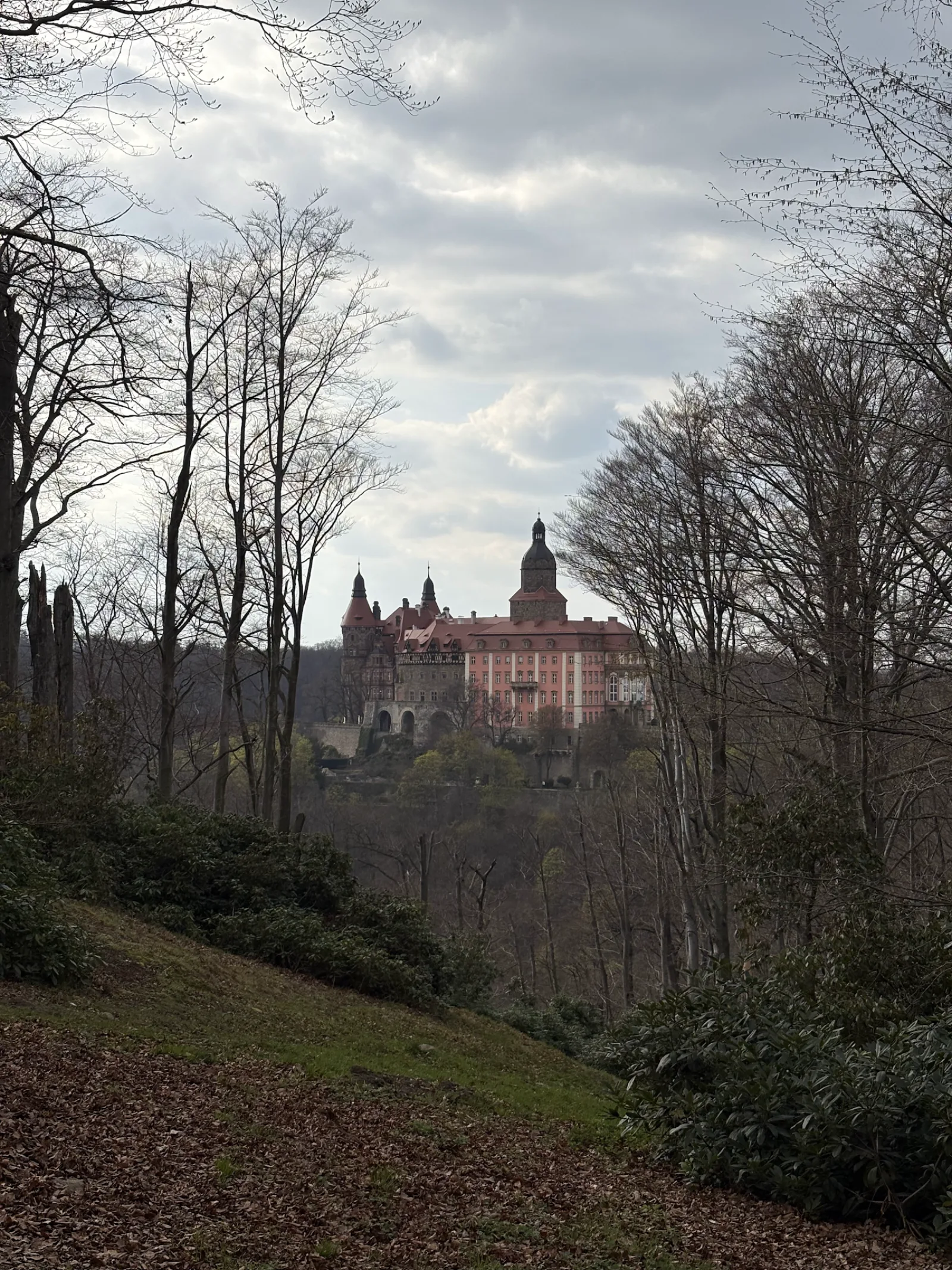 Schloss Fürstenstein bei Wałbrzych, umgeben vom 300 Hektar großen Schlosspark