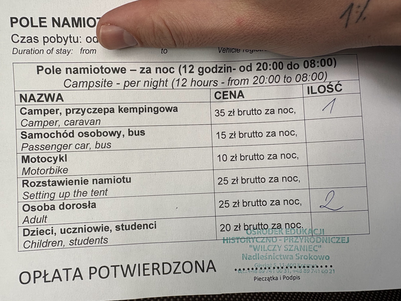Original-Preisliste Wolfsschanze-Stellplatz mit polnisch-englischer Übersicht: Camper 35 PLN, Erwachsene 25 PLN pro Nacht
