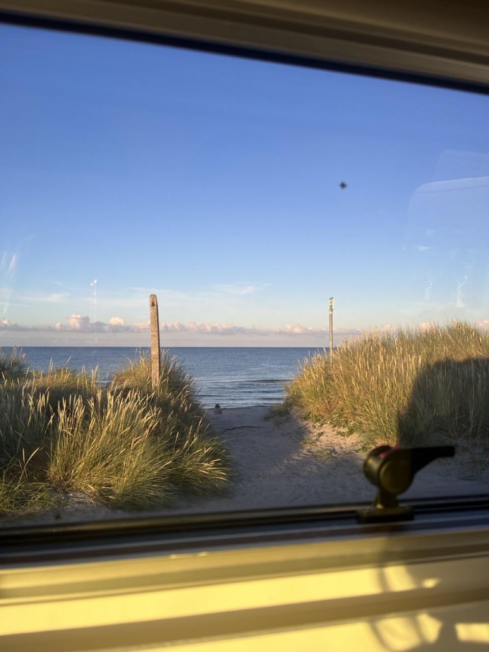 Skagen Strand bei Sonnenuntergang - goldenes Licht über der Nordsee