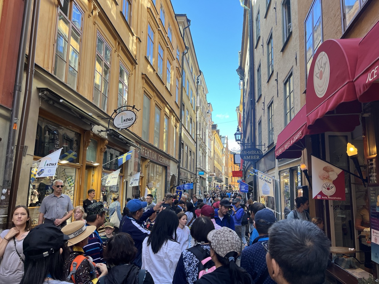Gamla Stan Altstadt Stockholm - mittelalterliche Gassen und bunte Häuser